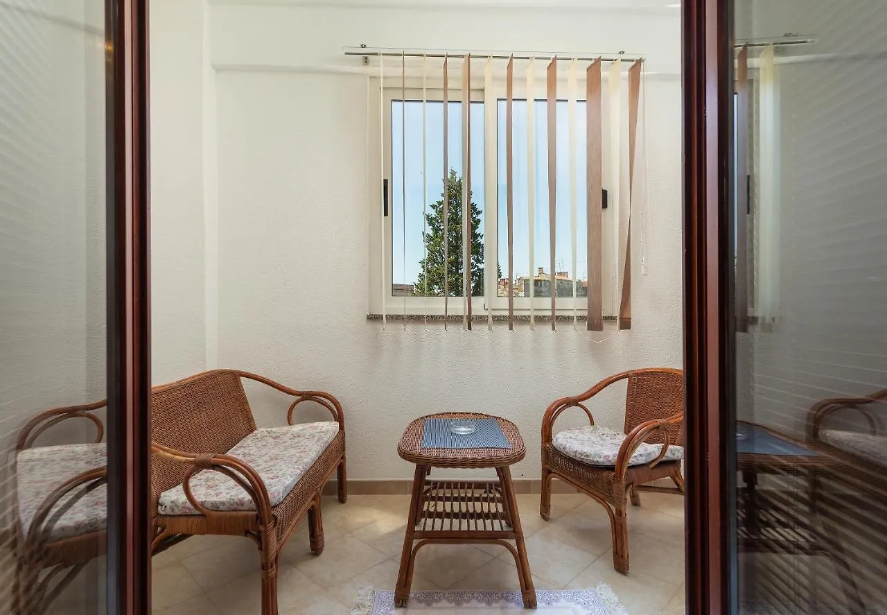 בית הארחה פולה Apartments Smaila