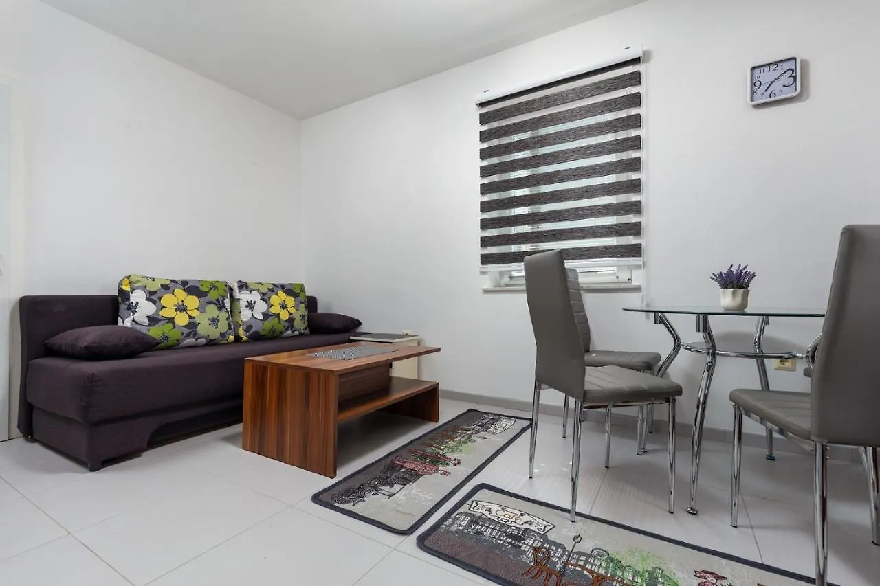 *** בית הארחה פולה Apartments Smaila קרואטיה