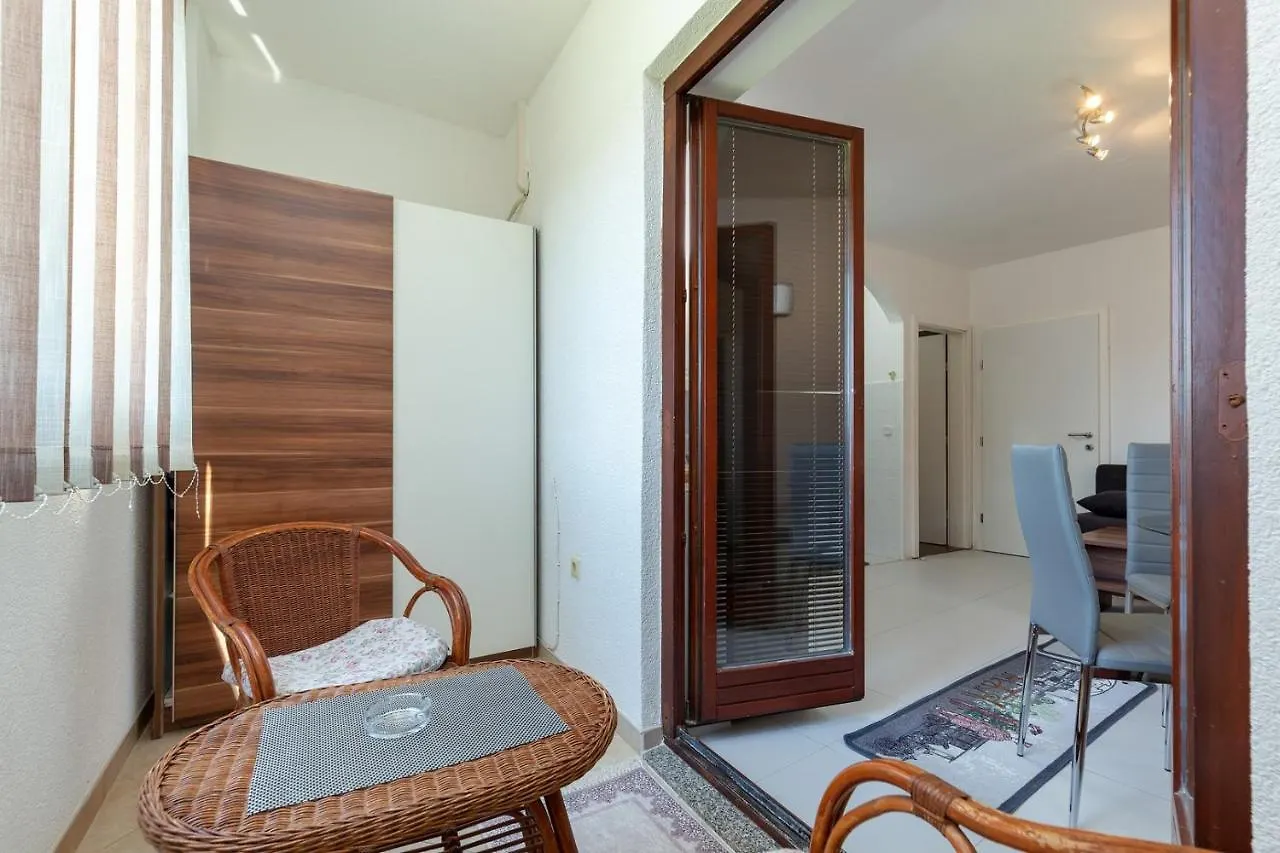 פולה Apartments Smaila