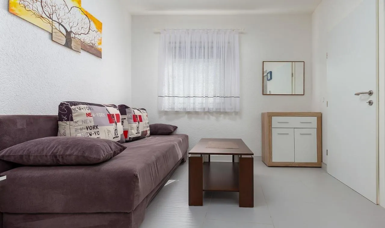 פולה Apartments Smaila